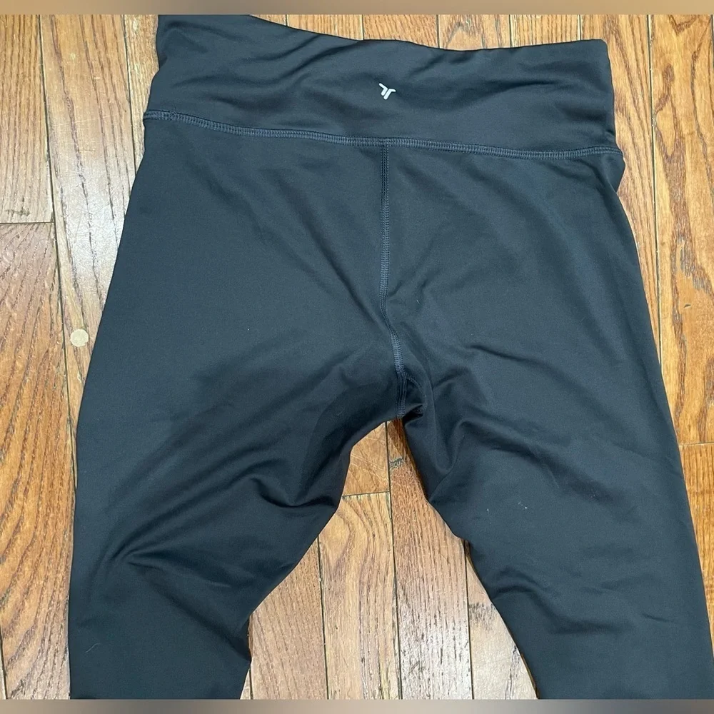 Old Navy Classic Black Leggings - Picture 4 of 5